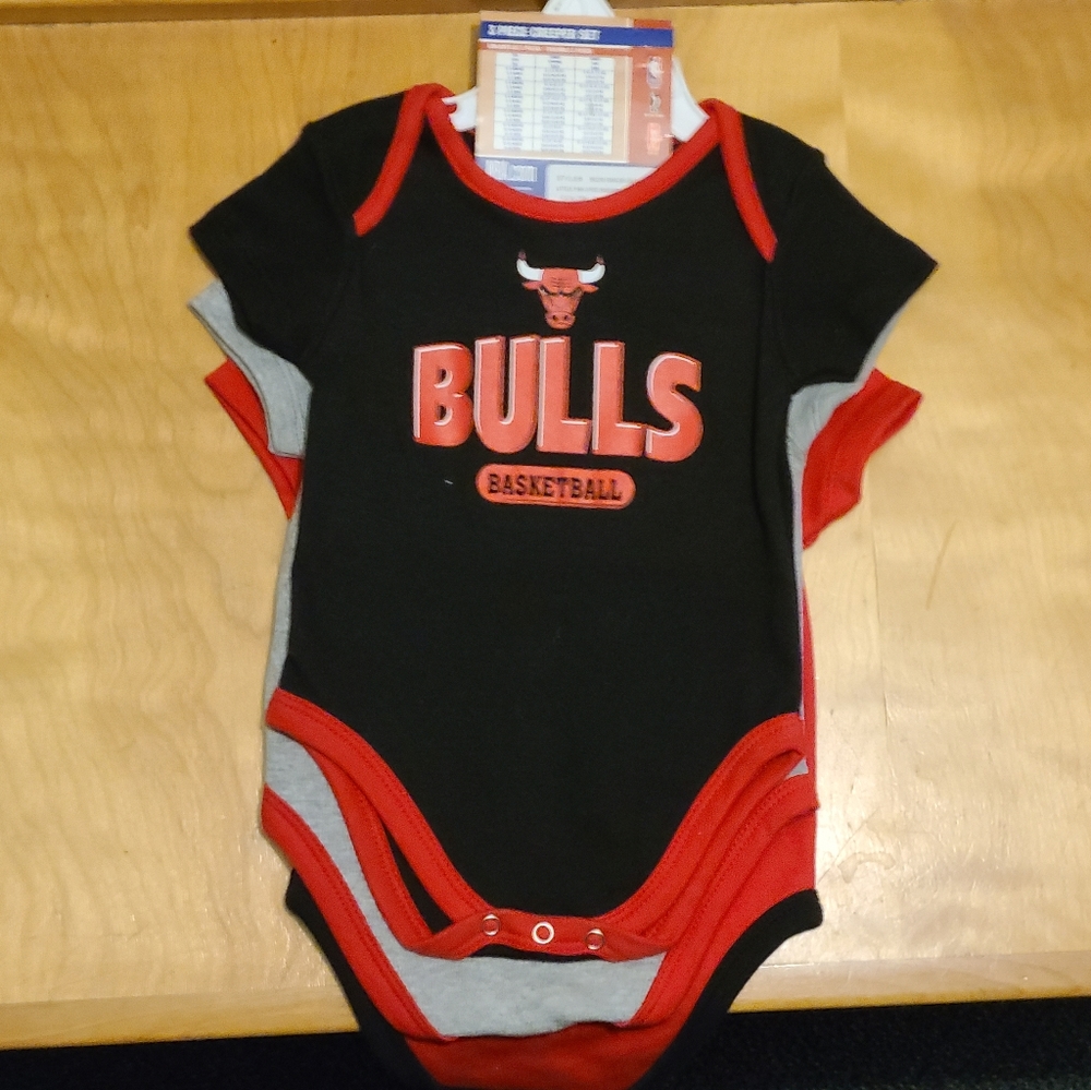 Chicago Bulls 3 Piece Creeper Set - Picture 8 of 8